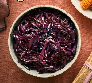 Simple sweet & sour slow-cooker red cabbage